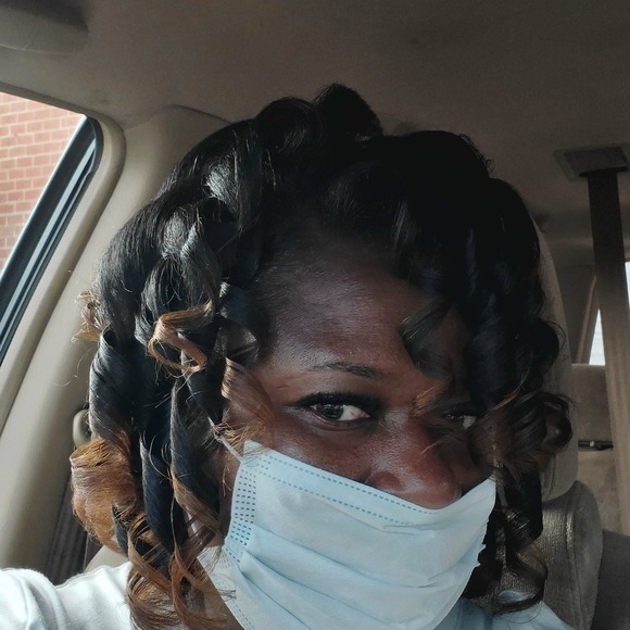 Meet your Posher, Monica - Picture 1 of 1